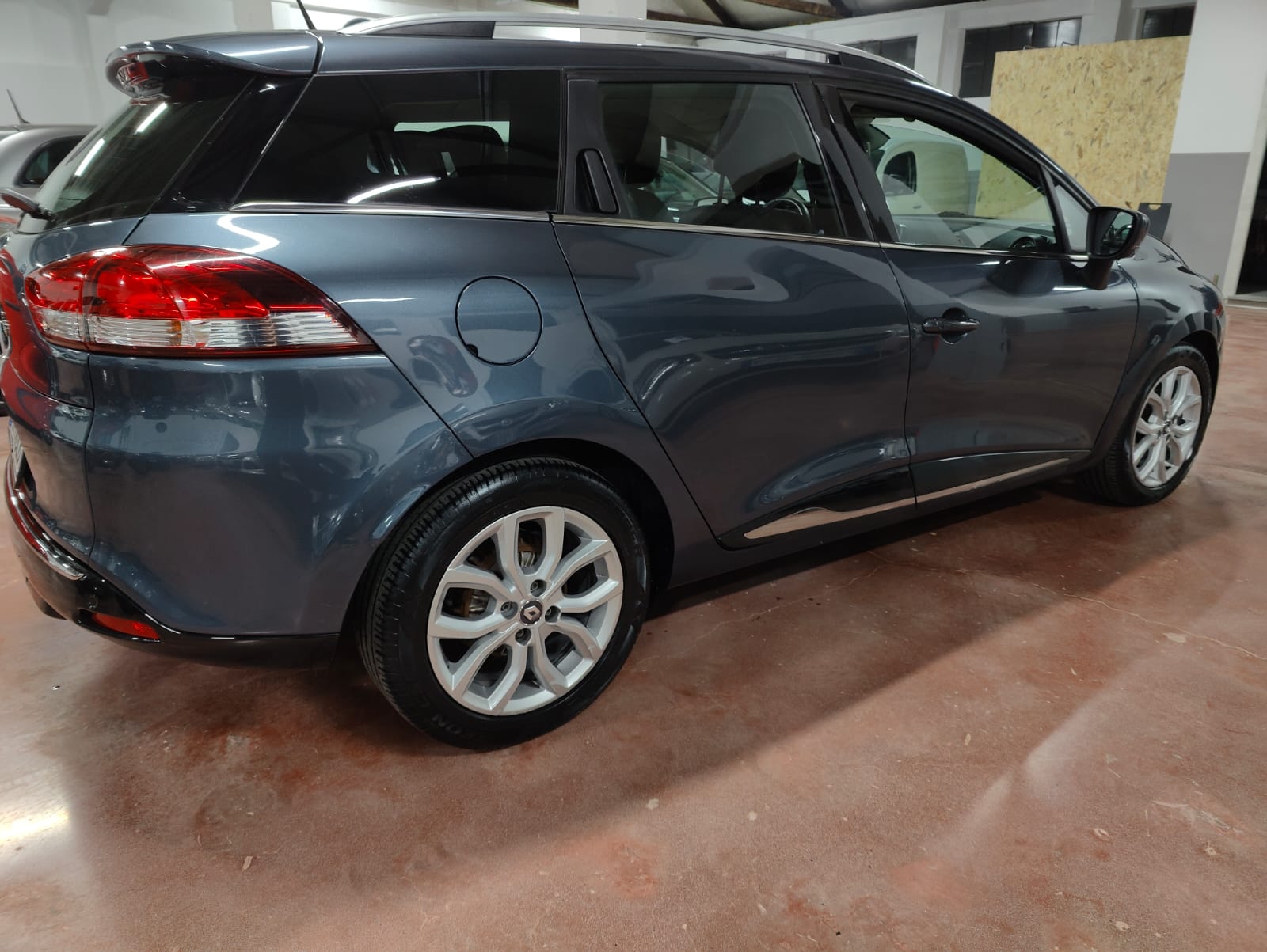Mossa Vasca Baule Per Renault Clio III Sporter (2008-2013) | Tappetino Bagagliaio In TPE
